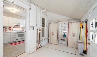 920 Grove St, Baldwin City, KS 66006