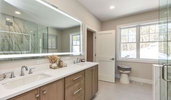 14 Overlook Cir, Auburn, NH 03032