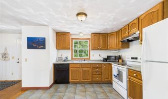 13 Deangelis Dr, Narragansett, RI 02882