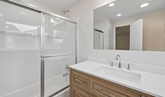 5 Lilac Ln, Brookfield, CT 06804