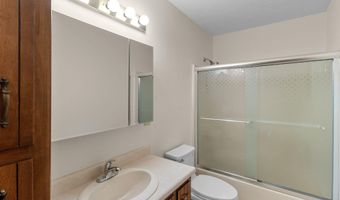 711 OLSON Ave F, Appleton, WI 54914