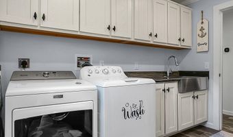 274 Rae Ln, Bonneau, SC 29431