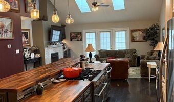 704 Elmwood Pt, Aurora, OH 44202