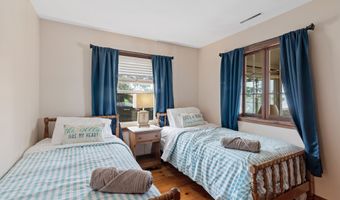 15 River Rd, Branford, CT 06405