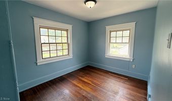 592 Lindell St, Akron, OH 44305