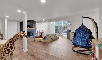 215 Cobblefield Ct, Ballwin, MO 63011