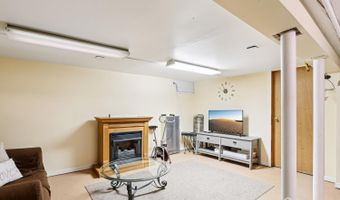 15 5th Ave, Avenel, NJ 07001