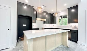2 Haslemere Dr, Bella Vista, AR 72714