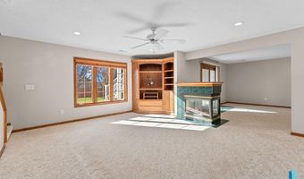 417 E Meadowlark Cir, Brandon, SD 57005