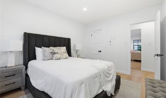1985 N Lake Ave, Altadena, CA 91001