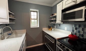 820 S WASHINGTON St 226, Alexandria, VA 22314