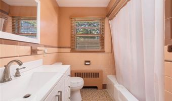 83 FESSENDEN St, Warwick, RI 02886