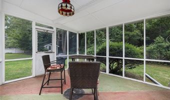 3 Grassy Plain Rd, Barrington, RI 02806