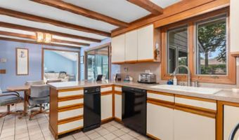 66 Foxglove Dr, Cranston, RI 02920