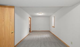 5503 HACKER Cir, Cheyenne, WY 82009