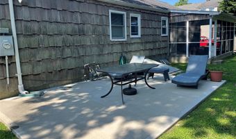 15 Cedar St, Amityville, NY 11701