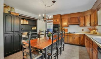 1 E Gate Rd, Danbury, CT 06811
