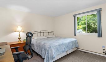 993 Williamsburg Cir, Warwick, RI 02886