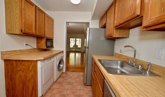 862 AZALEA Dr 20-862, Rockville, MD 20850