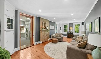 222 BASTIAN Ln, Allentown, PA 18104