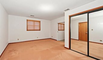 725 N 8th Ave, Addison, IL 60101