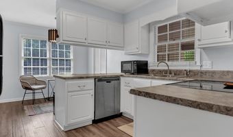 2704 PINE MANOR Ln, Albany, GA 31707