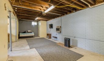 305 6th St, Adair, IA 50002