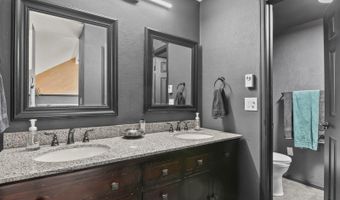 2522 S Worchester Ct B, Aurora, CO 80014