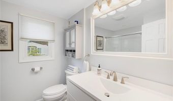 118 Pettee Ave, North Kingstown, RI 02852