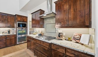 570 S Point Ct, Aledo, TX 76008