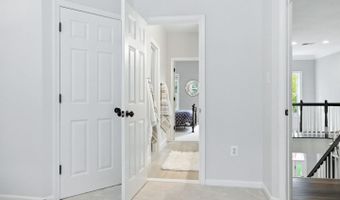 22530 FOREST RUN Dr, Ashburn, VA 20148