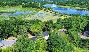 4061 Thornoaks Dr, Ann Arbor, MI 48104