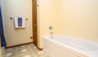 2107 SE Crystal Ave, Aberdeen, SD 57401