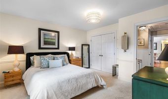 15 Zephyr Ln, Barrington, RI 02806