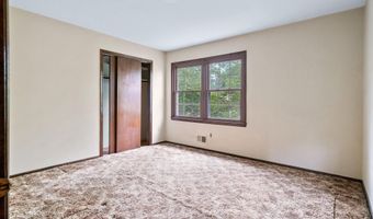 19 Galloping Cir, Belford, NJ 07718
