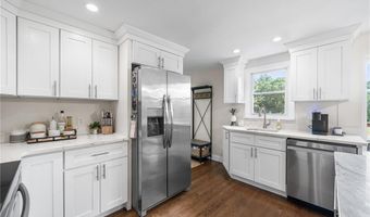 1392 Hope Rd, Cranston, RI 02831