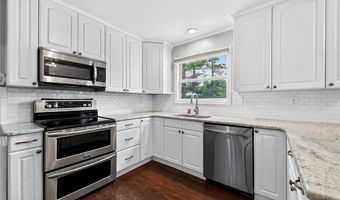 954 Chartrand Dr, Ballwin, MO 63011