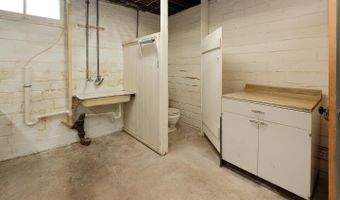 804 6th Ave, Alton, IA 51003