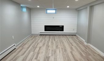 55 Brookfield Dr, Cranston, RI 02920