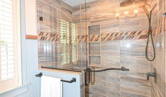 9 Lawes Ave, Bedford, NH 03110