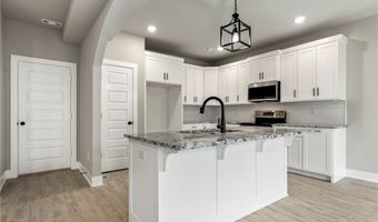 19 Kirkcudbright Ln, Bella Vista, AR 72715