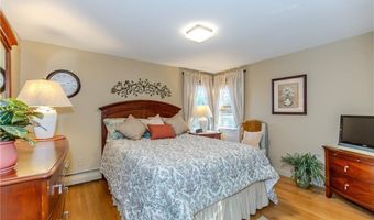 17 Woodview Dr, Cranston, RI 02920