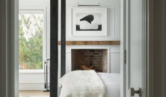 8-10 Old Lazy Point Rd, Amagansett, NY 11930