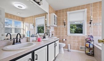 126 Manhattan Ave, Bayville, NJ 08721