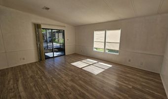 11 Lakeview Dr, Astatula, FL 34705