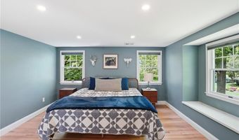 24 Wildflower Rd, Barrington, RI 02806