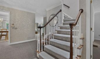 28 Buttonwood Rd, Bedford, NH 03110