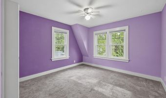 2327 Donald St, Ames, IA 50014