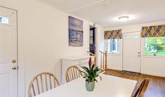 9 Roberta Dr, Barrington, RI 02806