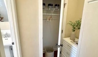 906 S WASHINGTON St 107, Alexandria, VA 22314